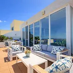 Apartman Epic Views Seafront 2-bedroom Penthouse *