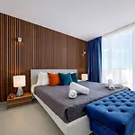 Apartman Epic Views Seafront 2-bedroom Penthouse *