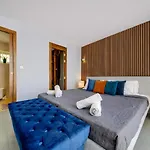 Epic Views Seafront 2-bedroom Penthouse *