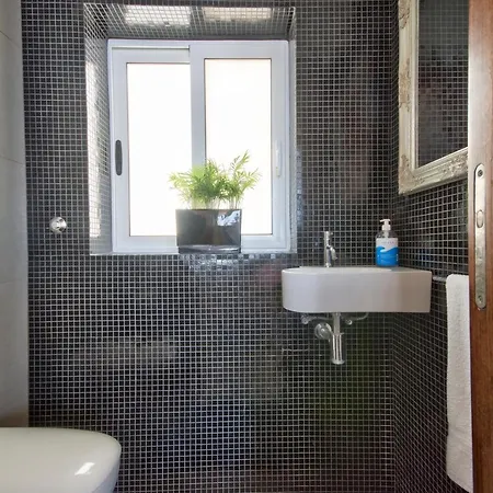 Epic Views Seafront 2-bedroom Penthouse 斯利马