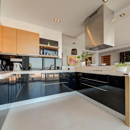 Epic Views Seafront 2-bedroom Penthouse