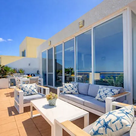 Apartman Epic Views Seafront 2-bedroom Penthouse *