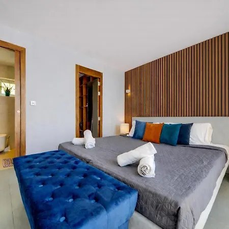 Epic Views Seafront 2-bedroom Penthouse *