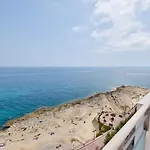Epic Views Seafront 2-bedroom Penthouse 公寓 *