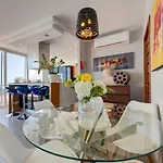 Epic Views Seafront 2-bedroom Penthouse 公寓 *