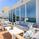 Epic Views Seafront 2-bedroom Penthouse 斯利马