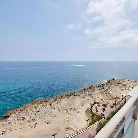 Epic Views Seafront 2-bedroom Penthouse Apartment *