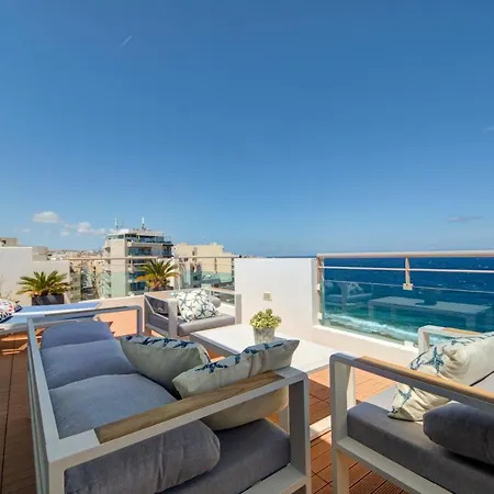 Epic Views Seafront 2-bedroom Penthouse Apartament *