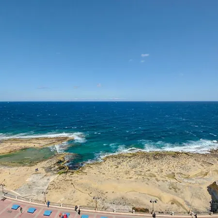 Epic Views Seafront 2-bedroom Penthouse *