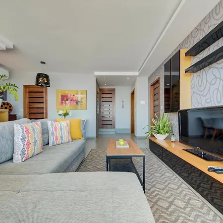 Epic Views Seafront 2-bedroom Penthouse