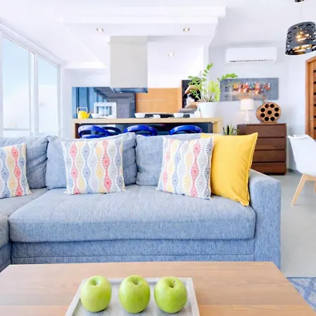 Epic Views Seafront 2-bedroom Penthouse Apartament Sliema