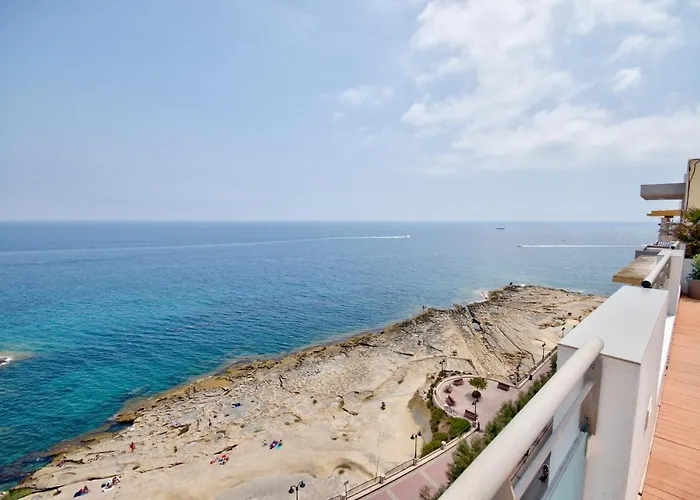 Epic Views Seafront 2-bedroom Penthouse Apartament *