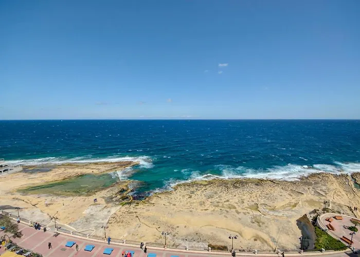 Epic Views Seafront 2-bedroom Penthouse *