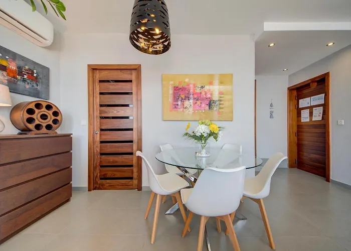 Apartament Epic Views Seafront 2-bedroom Penthouse Sliema