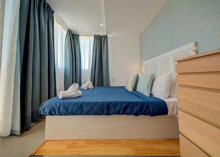 Daire Epic Views Seafront 2-bedroom Penthouse Sliema