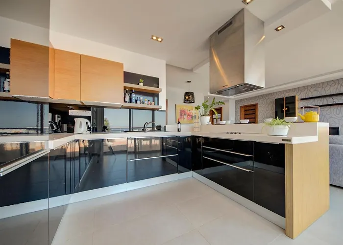 Epic Views Seafront 2-bedroom Penthouse