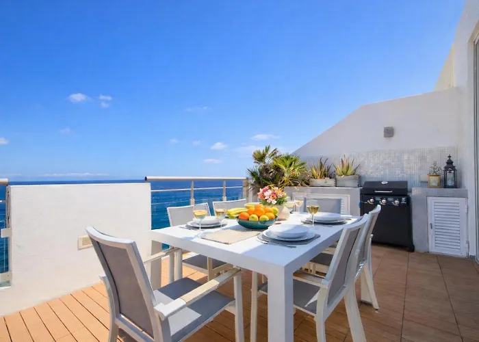Epic Views Seafront 2-bedroom Penthouse Daire *