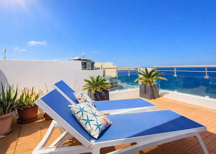 Epic Views Seafront 2-bedroom Penthouse Apartament