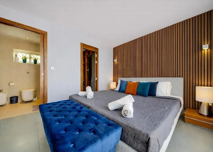 Epic Views Seafront 2-bedroom Penthouse *