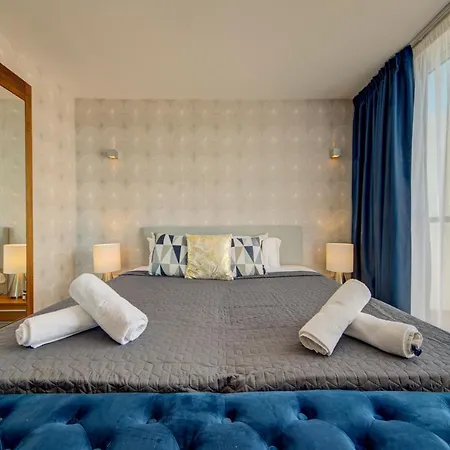 Epic Views Seafront 2-bedroom Penthouse