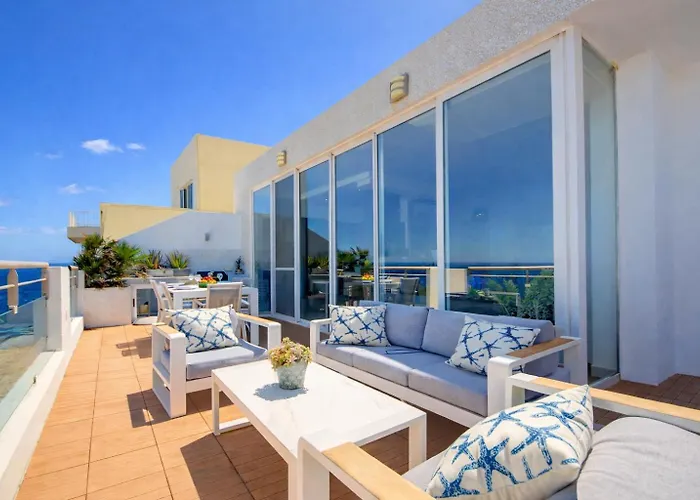 Apartment Epic Views Seafront 2-bedroom Penthouse *