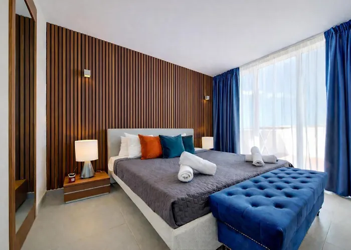 Apartment Epic Views Seafront 2-bedroom Penthouse *